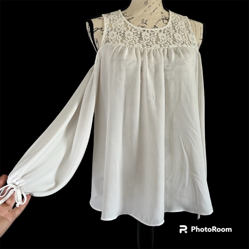 A. Byer | White Loose Flowy Cut Out Shoulder Blouse | Size M